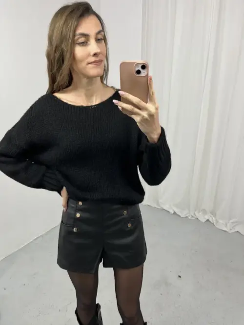 Czarny krótki sweter damski