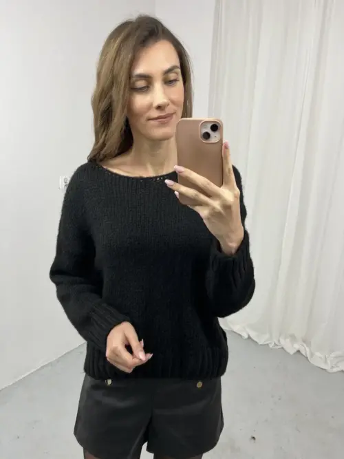Czarny krótki sweter damski