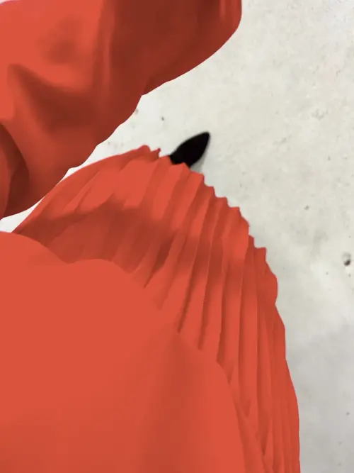 Czerwona sukienka midi z plisowanym dołem