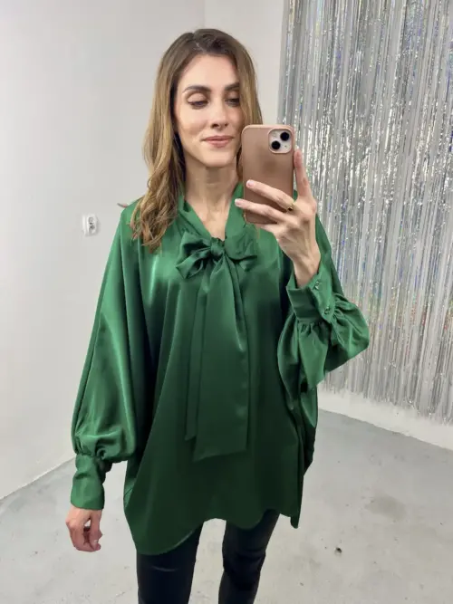 Zielona satynowa koszula oversize z wiązaniem