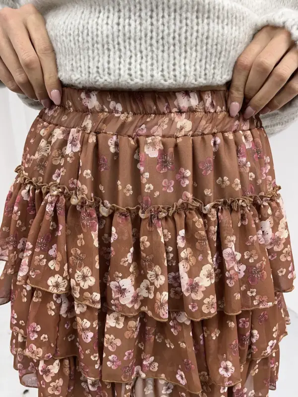 Brązowa spódnica z falbankami w drobne kwiatki3