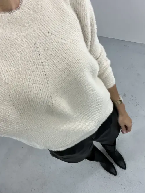 Beżowy krótki sweter alpaka