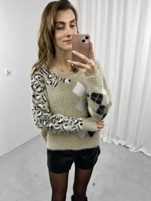 Beżowy sweter alpaka