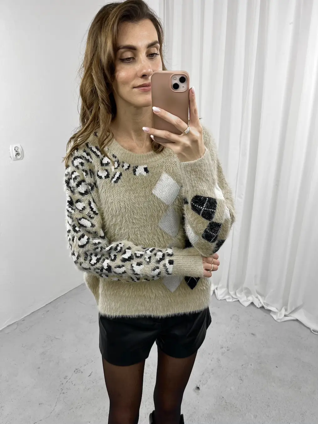 Beżowy sweter alpaka1