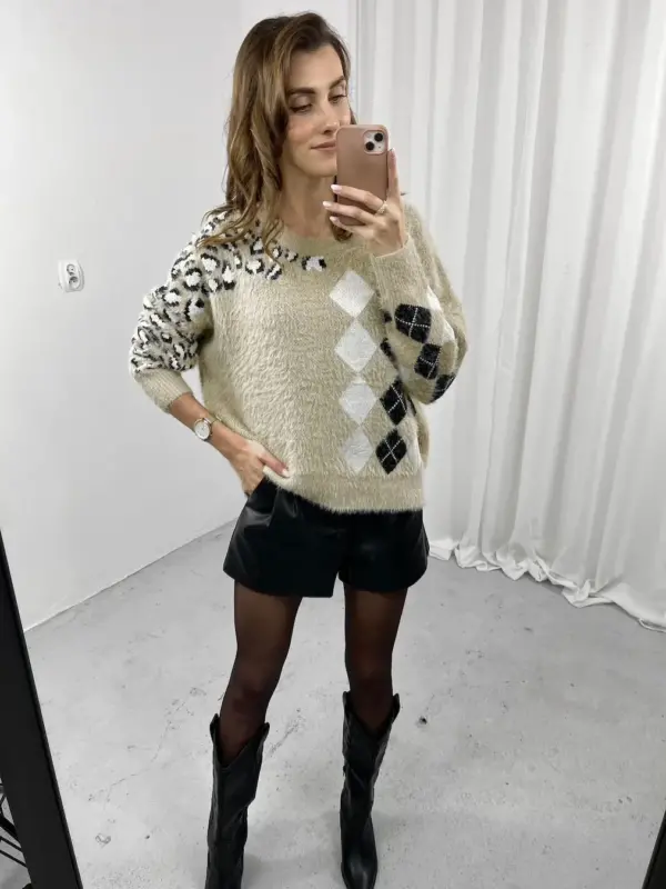 Beżowy sweter alpaka2