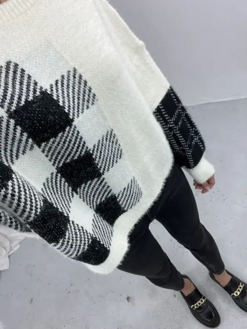 Biało-czarny sweter damski