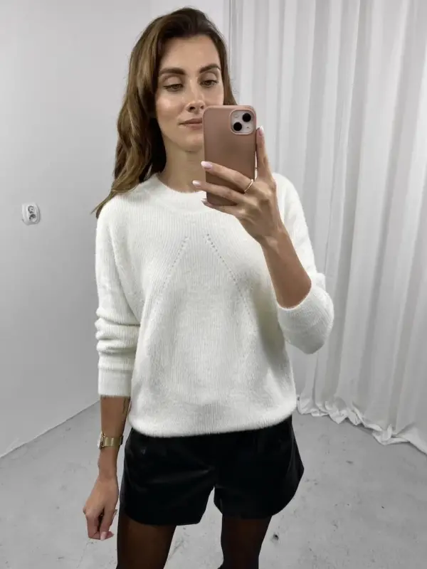 Biały krótki sweter alpaka1