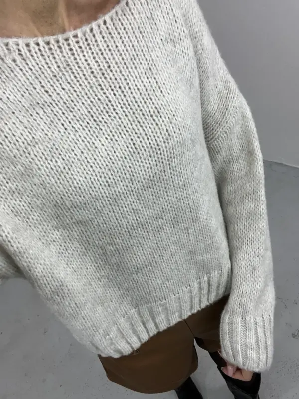 Klasyczny szary sweter