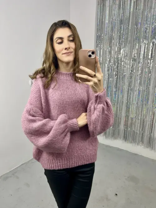 Różowy sweter z dodatkiem wełny