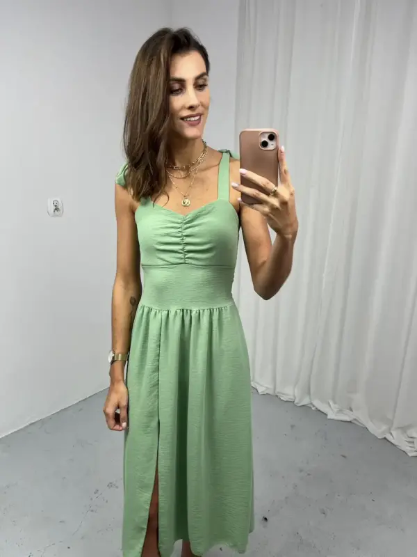 Zielona sukienka na ramiączkach midi2