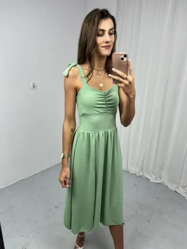 Zielona sukienka na ramiączkach midi4