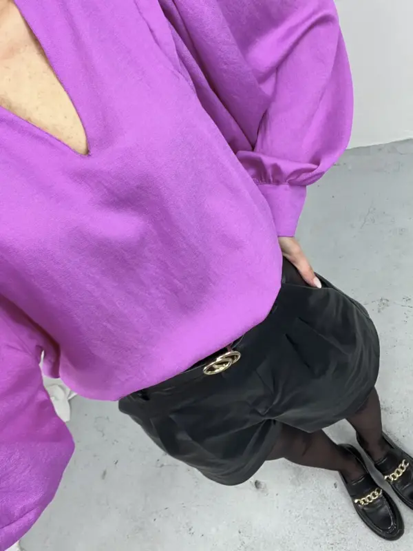 Fioletowa bluzka z szerokimi rękawami