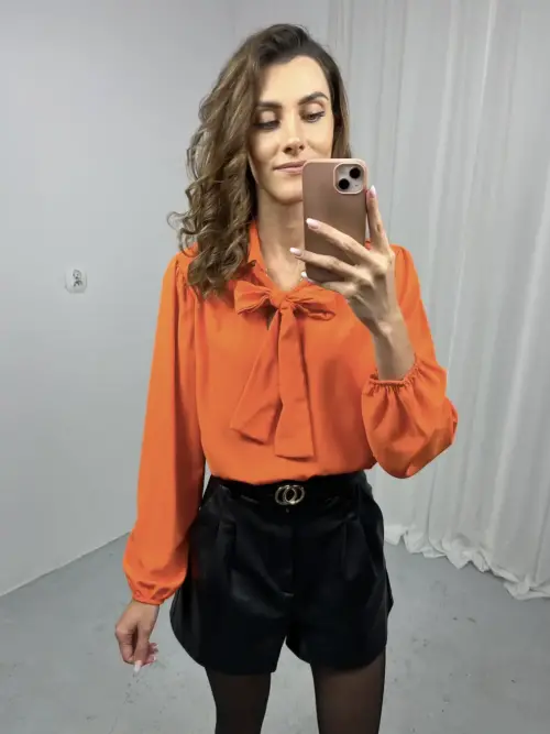 Pomarańczowa bluzka z wiązaniem