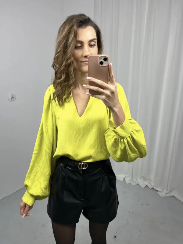Żółta bluzka z szerokimi rękawami