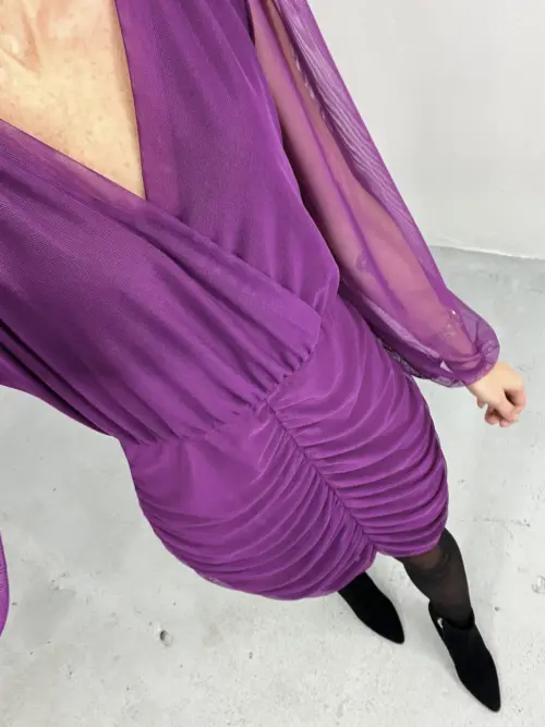 Fioletowa sukienka z siateczki